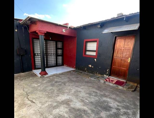 1 BEDROOM HOUSE FOR SALE IN NALEDI
